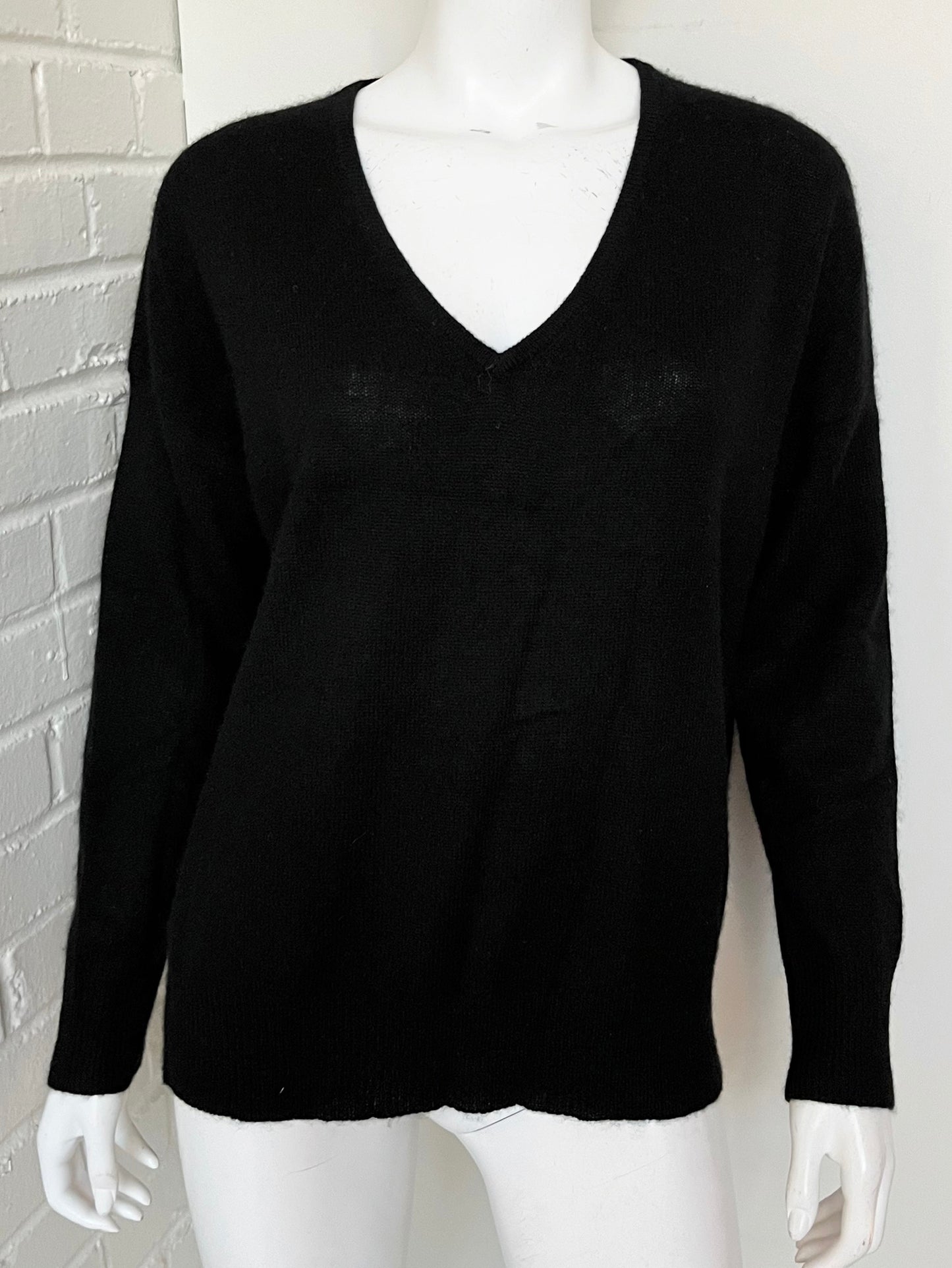 V Neck Cashmere Sweater Size Small