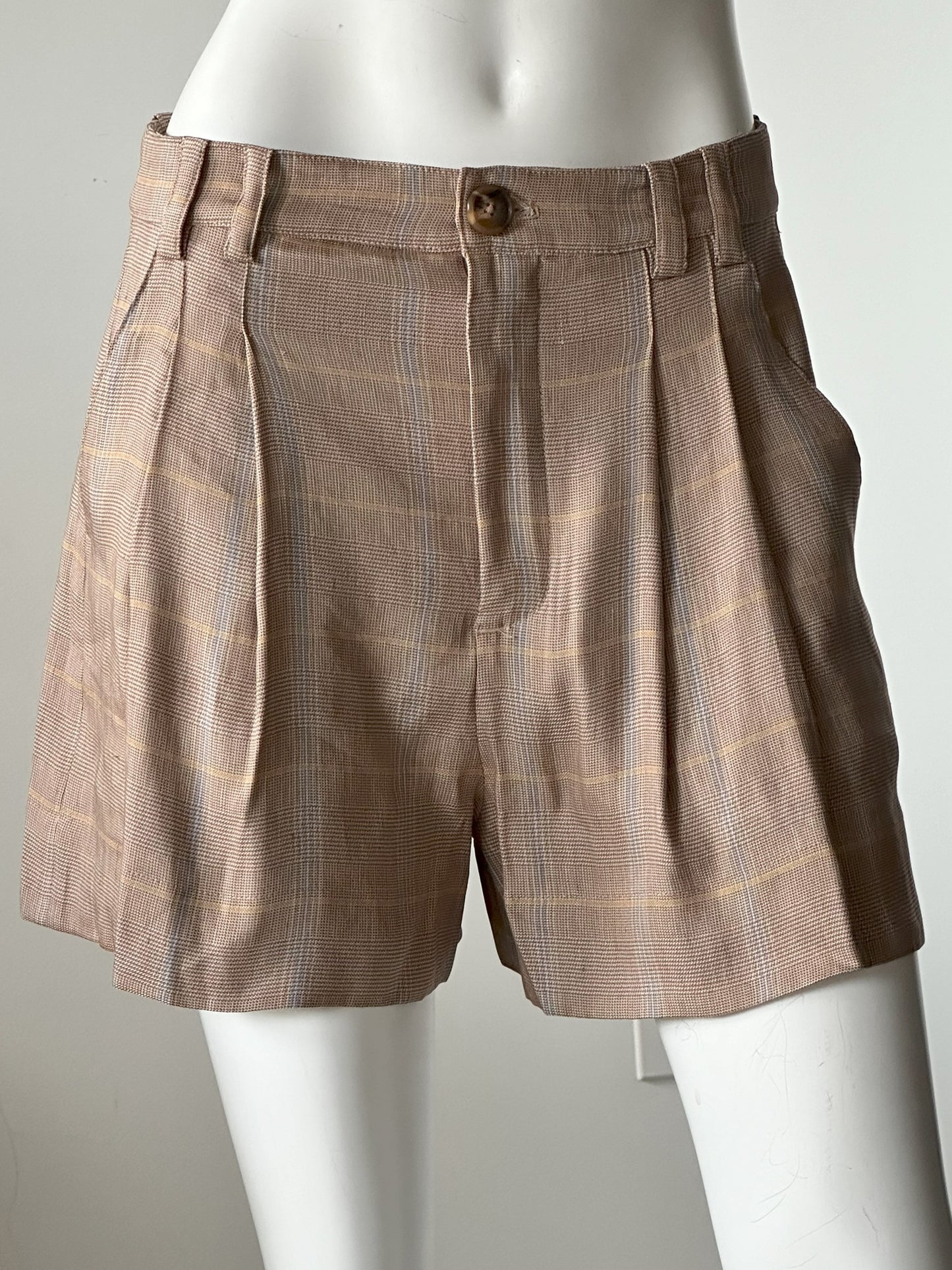 Mateo Shorts Size 4 NWT