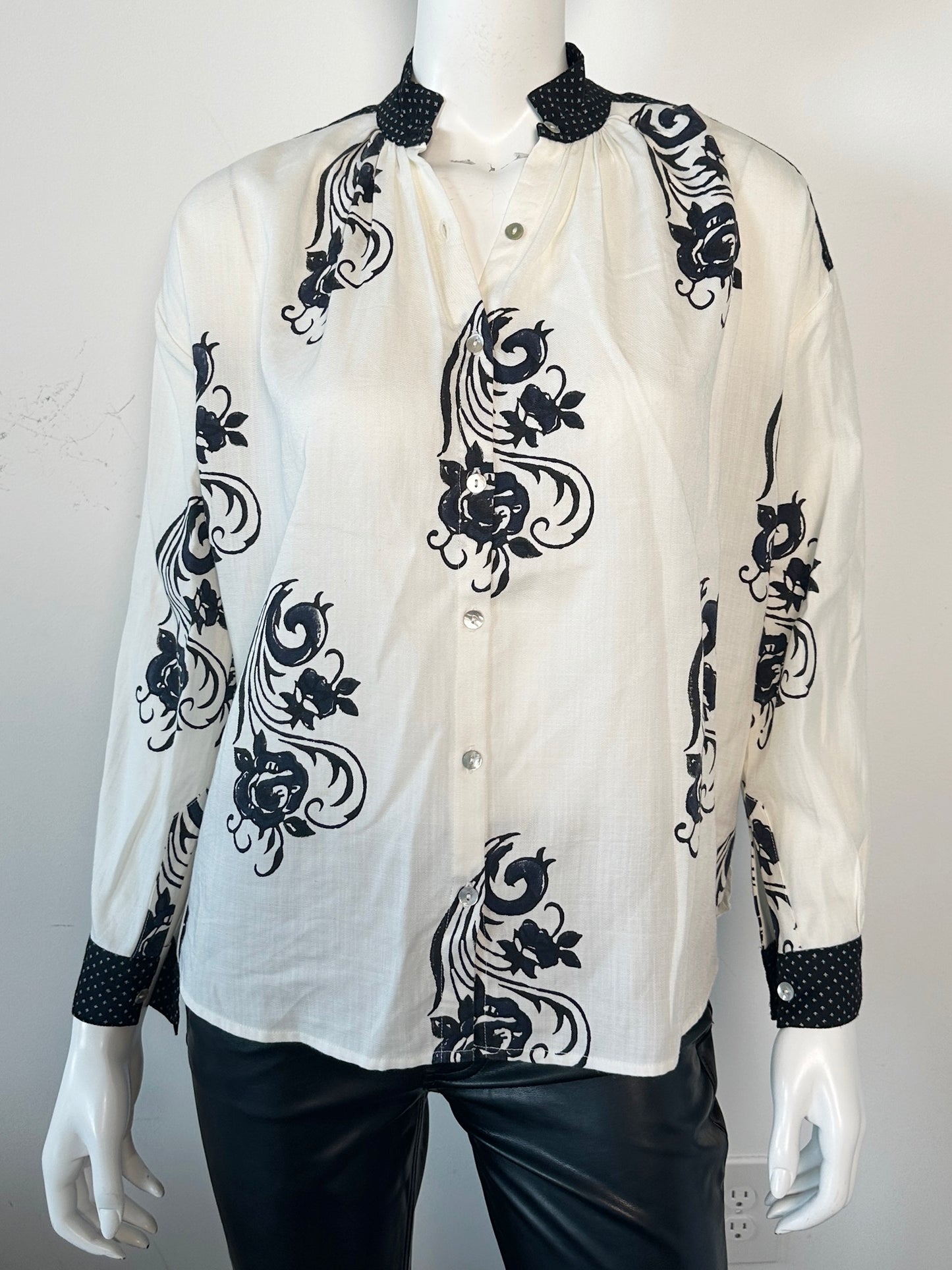 Kiki Noir Printed Shirt Size XS