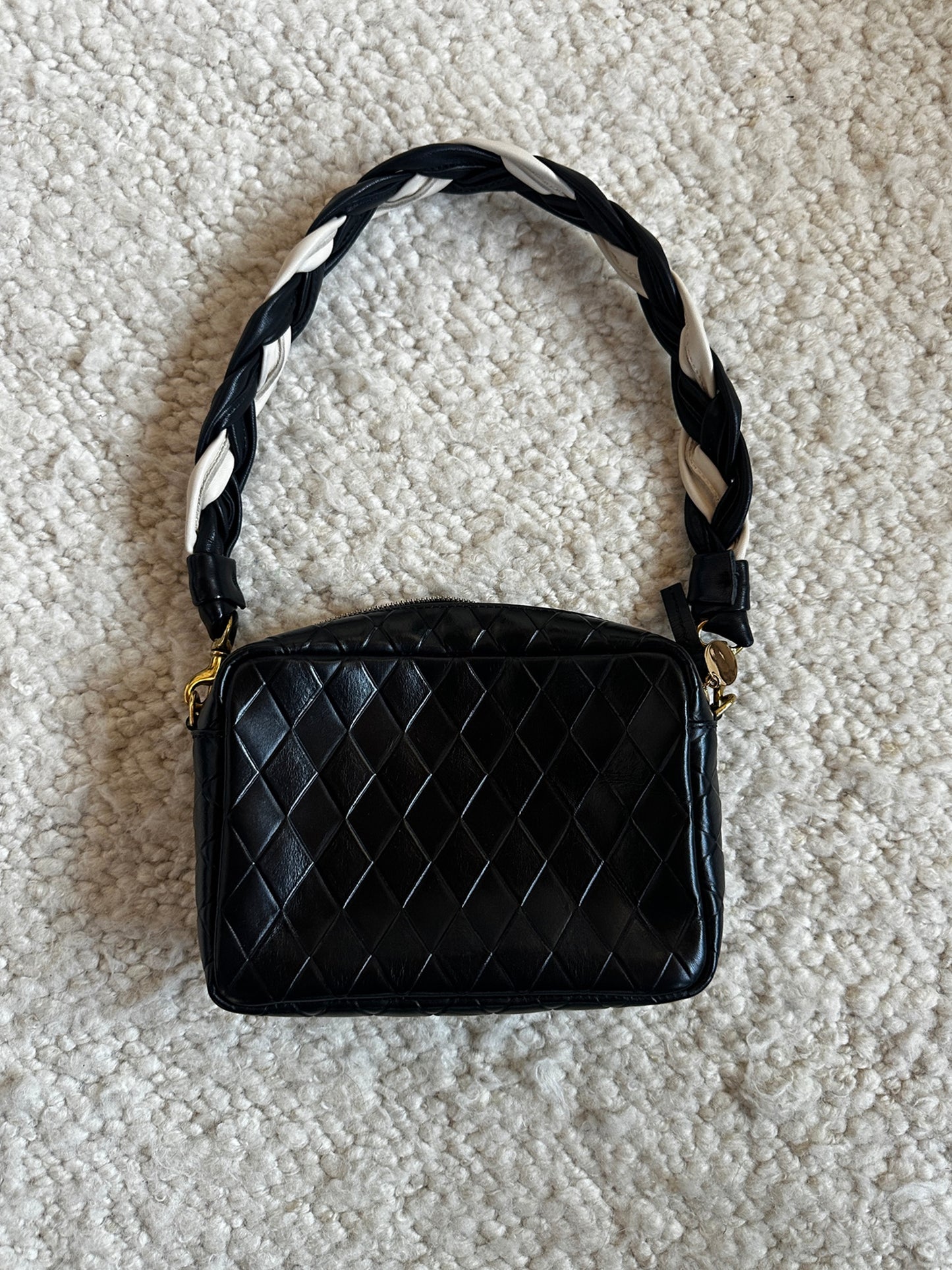 Black Diamond Woven Midi Sac with Twist Strap