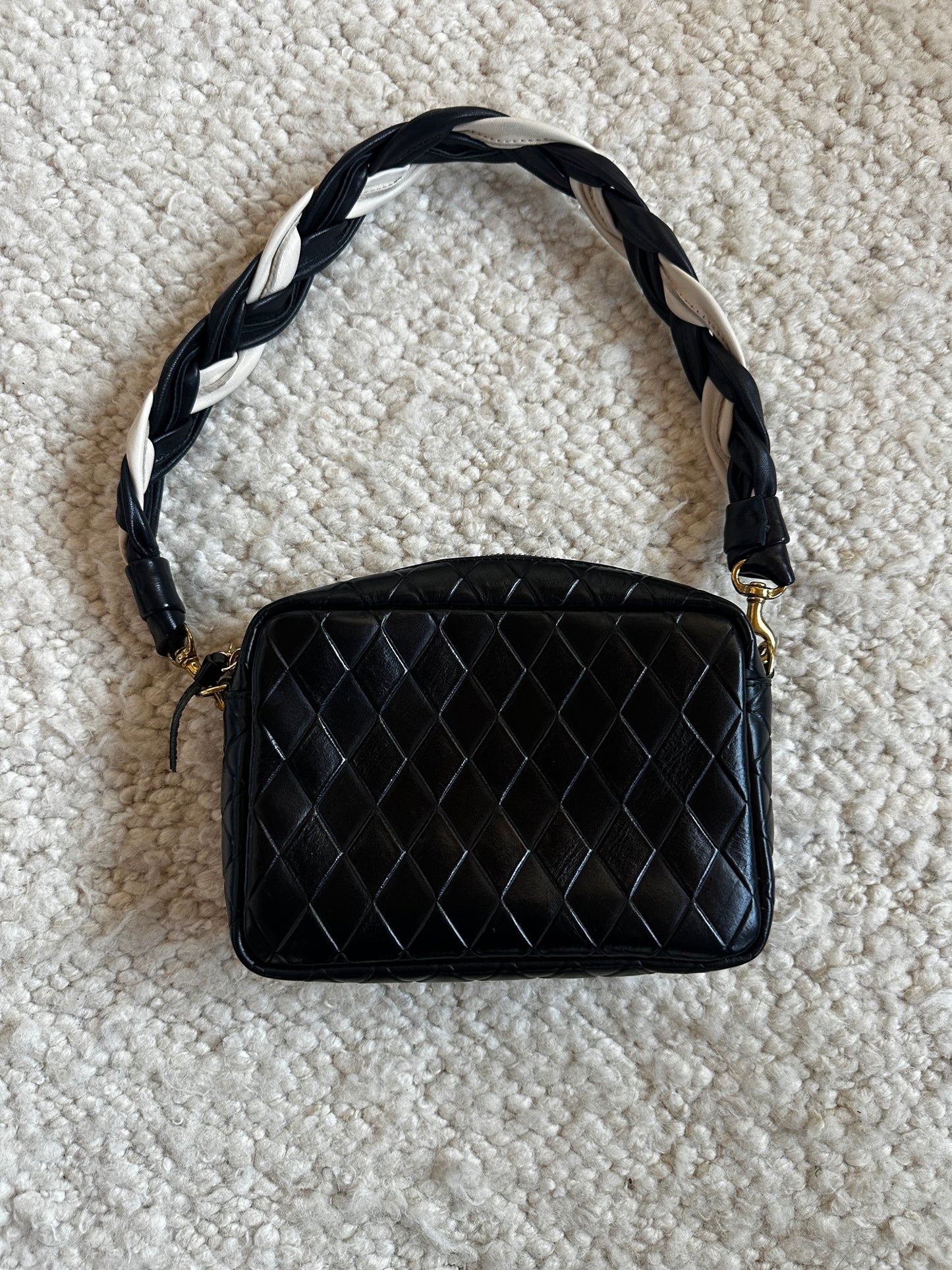 Black Diamond Woven Midi Sac with Twist Strap