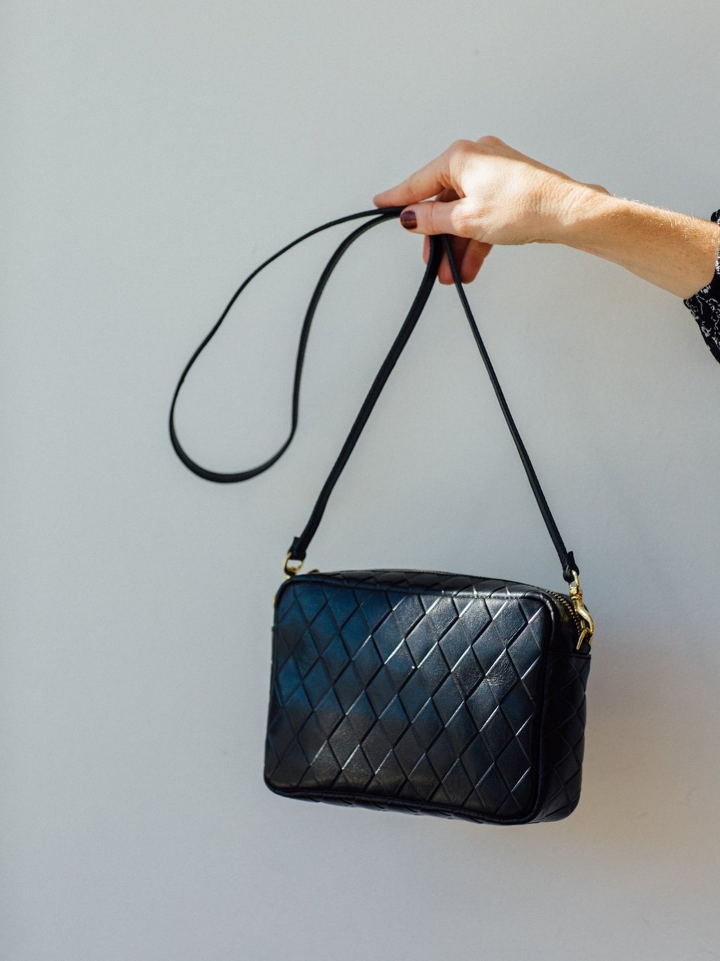 Black Diamond Woven Midi Sac with Twist Strap