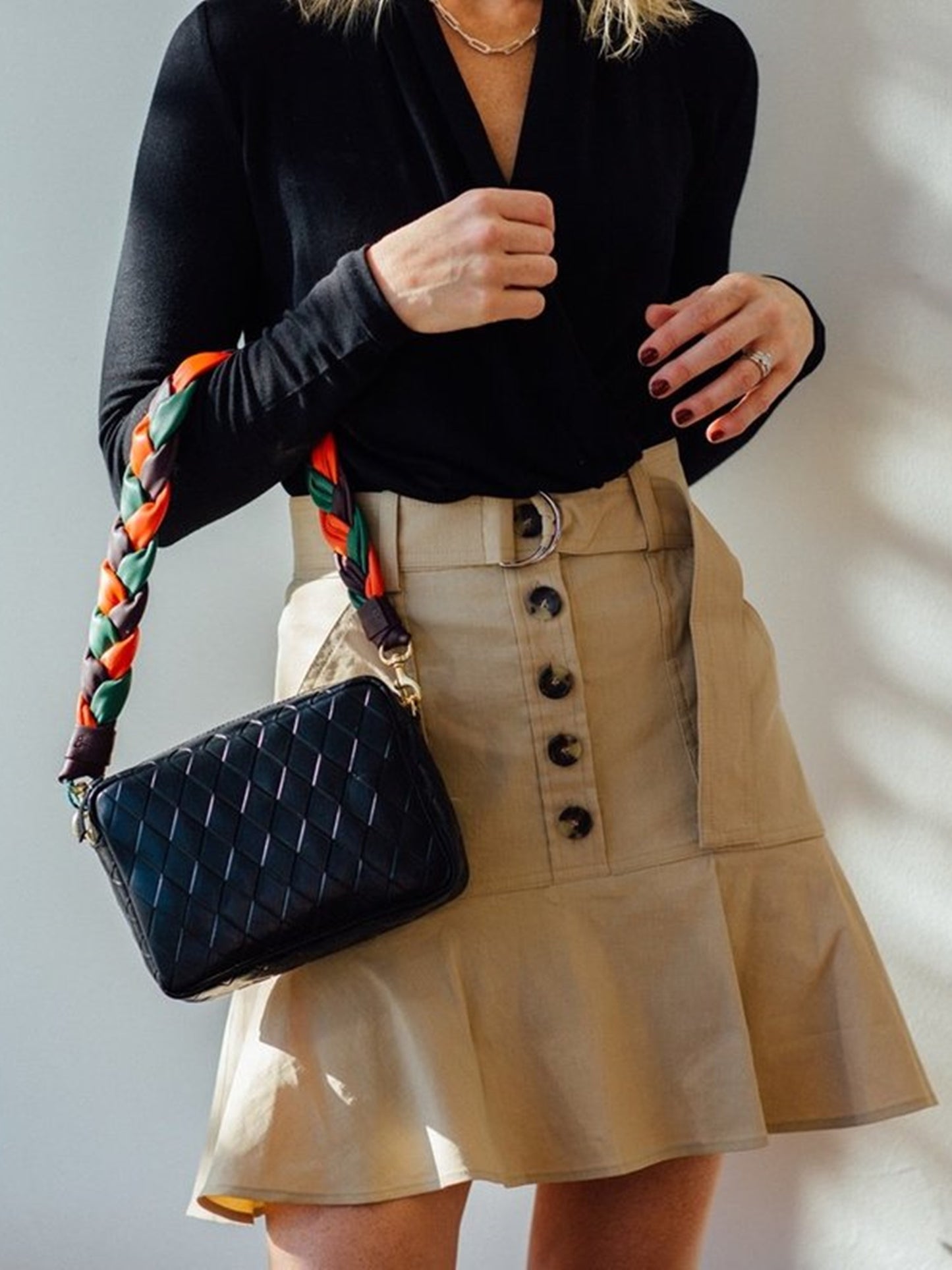 Black Diamond Woven Midi Sac with Twist Strap