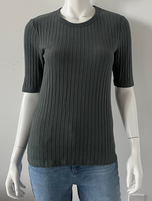 Short Sleeve Ribbed Top Size Medium