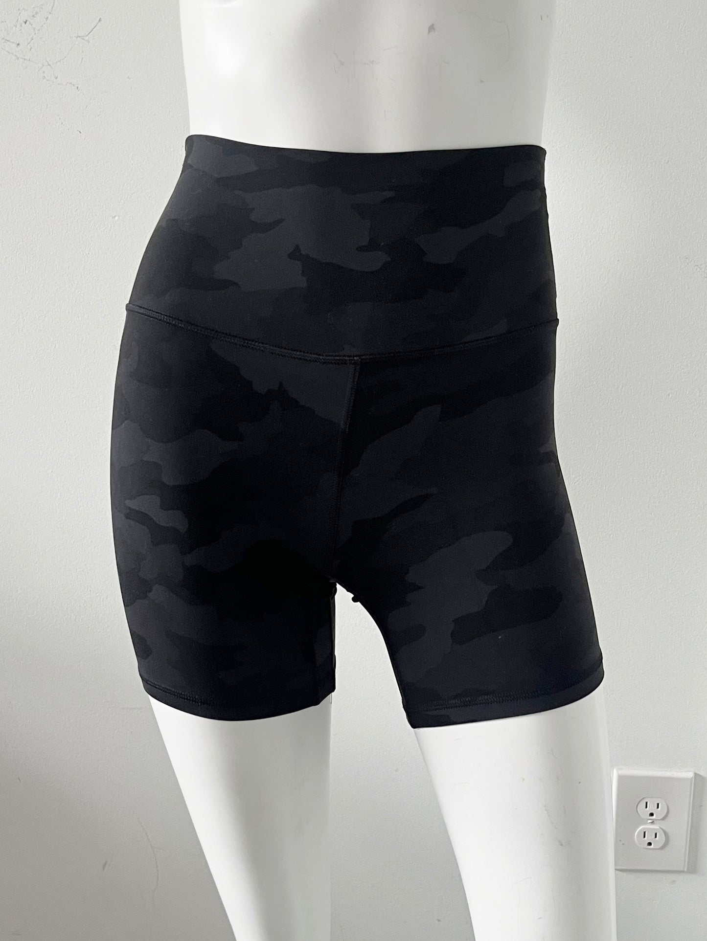 Align High Rise Camo Shorts Size 4