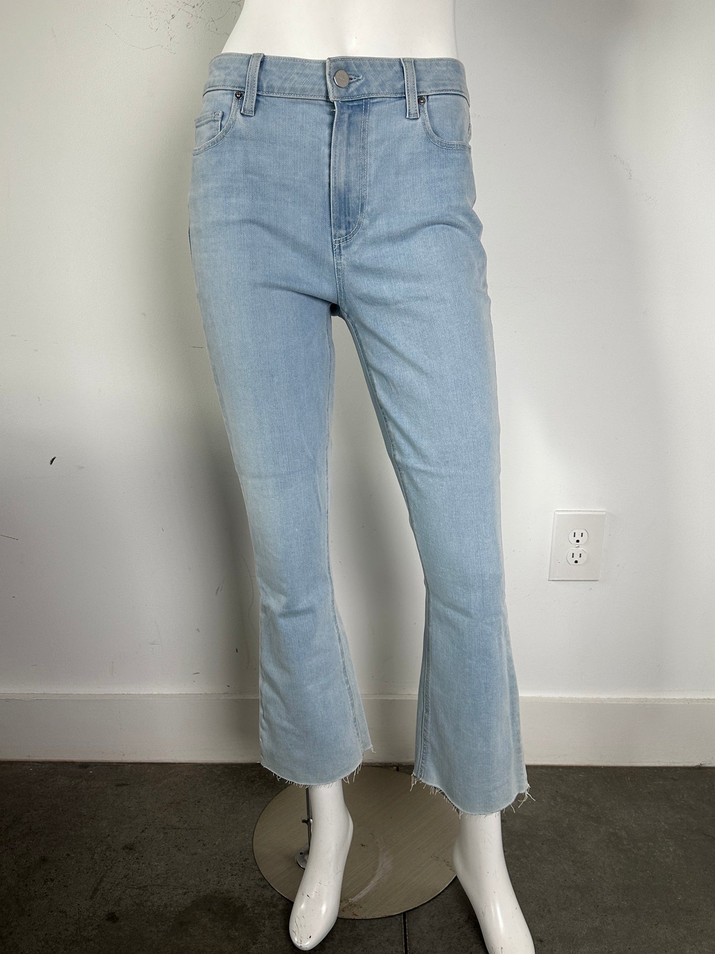 Colette Crop Flare Jeans Size 29 NWT