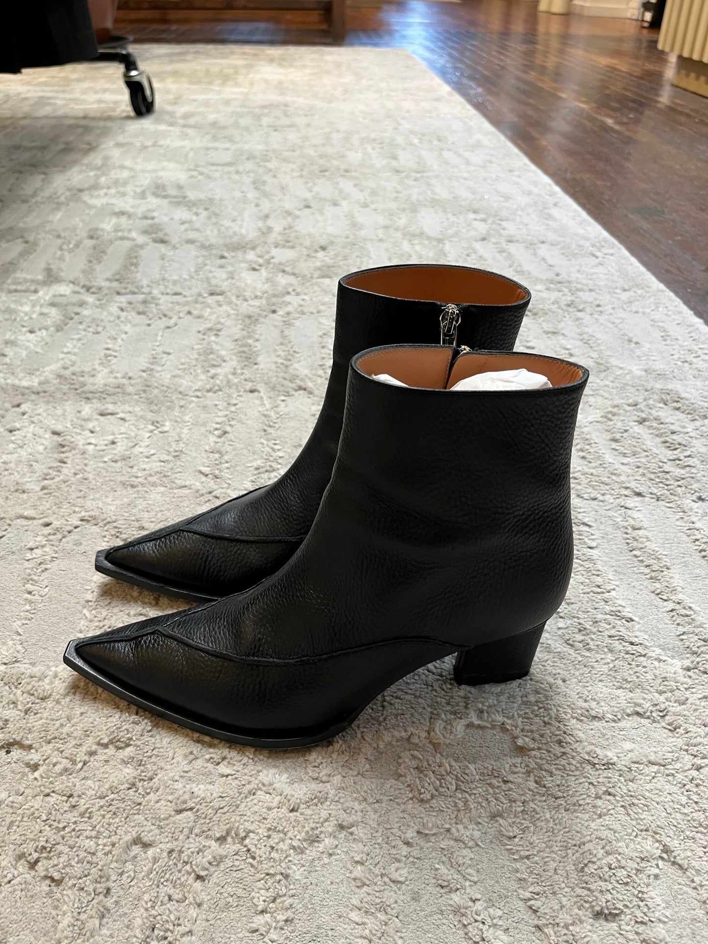 Pointed Toe Bootie Size 37.5 (Runs small)