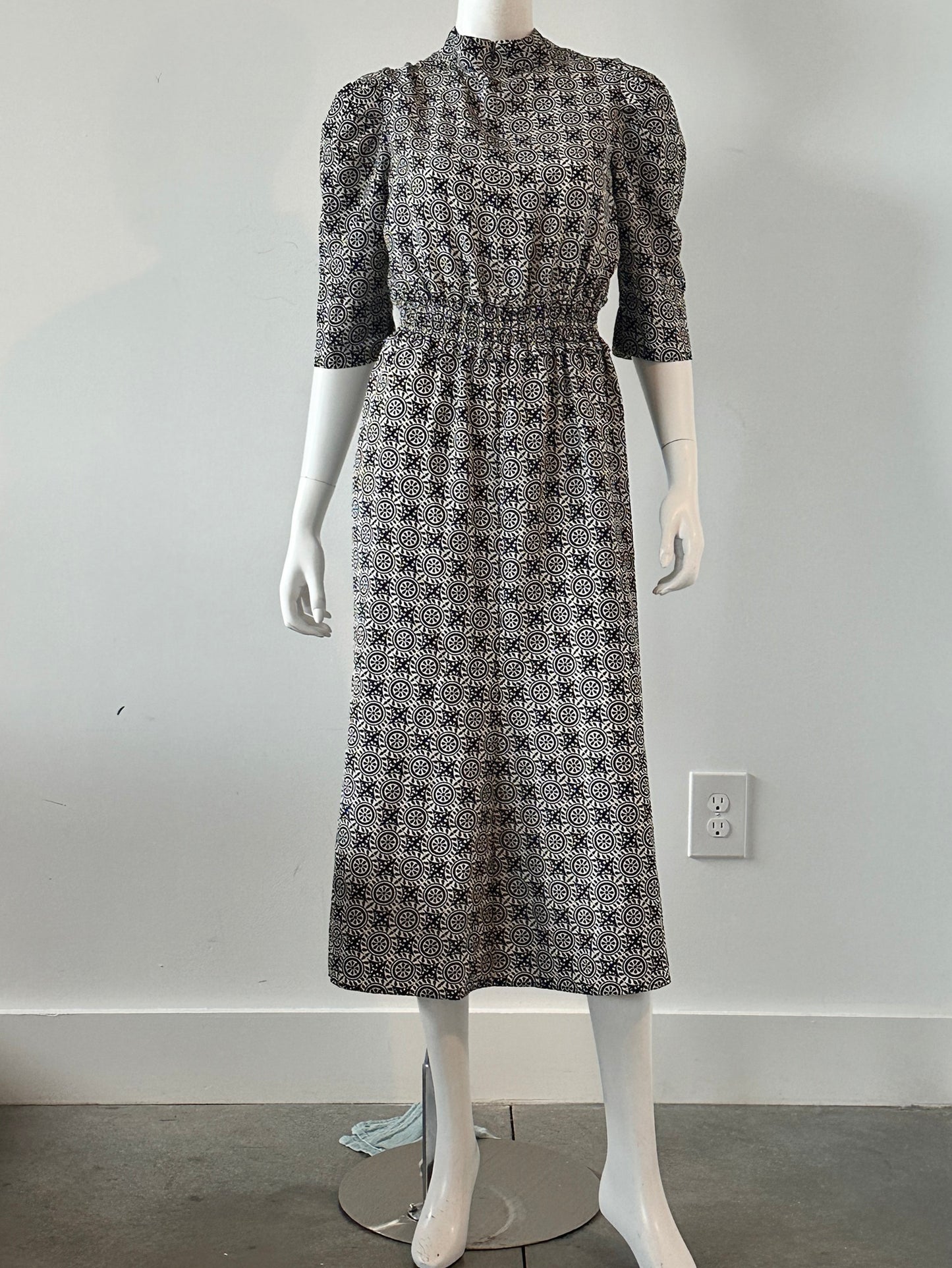 Savannah Dress Size Small