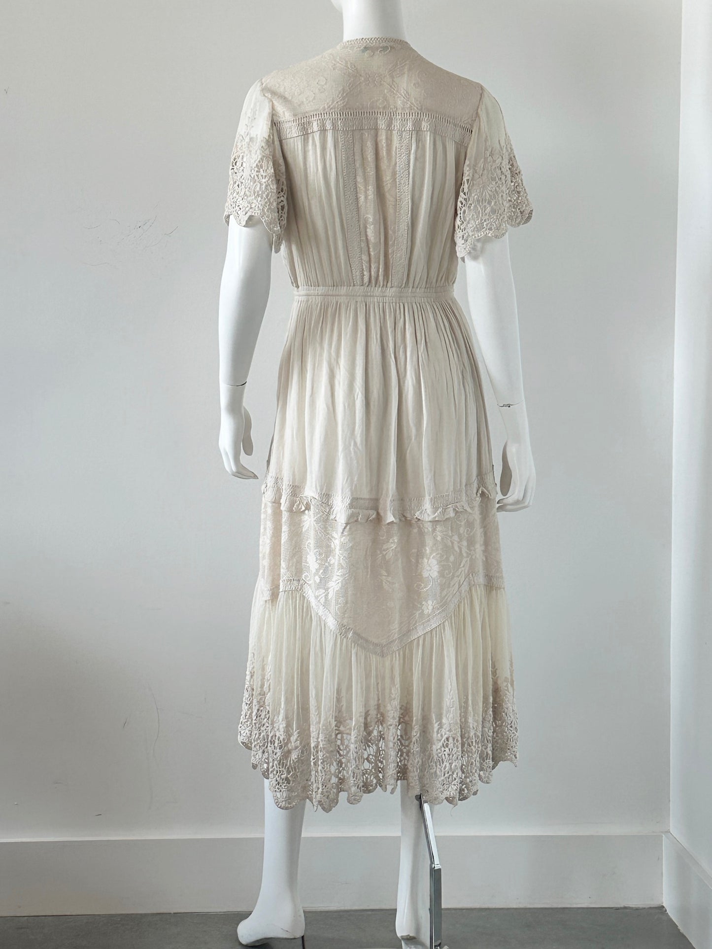 Maggie Embroidered Dress Size Large