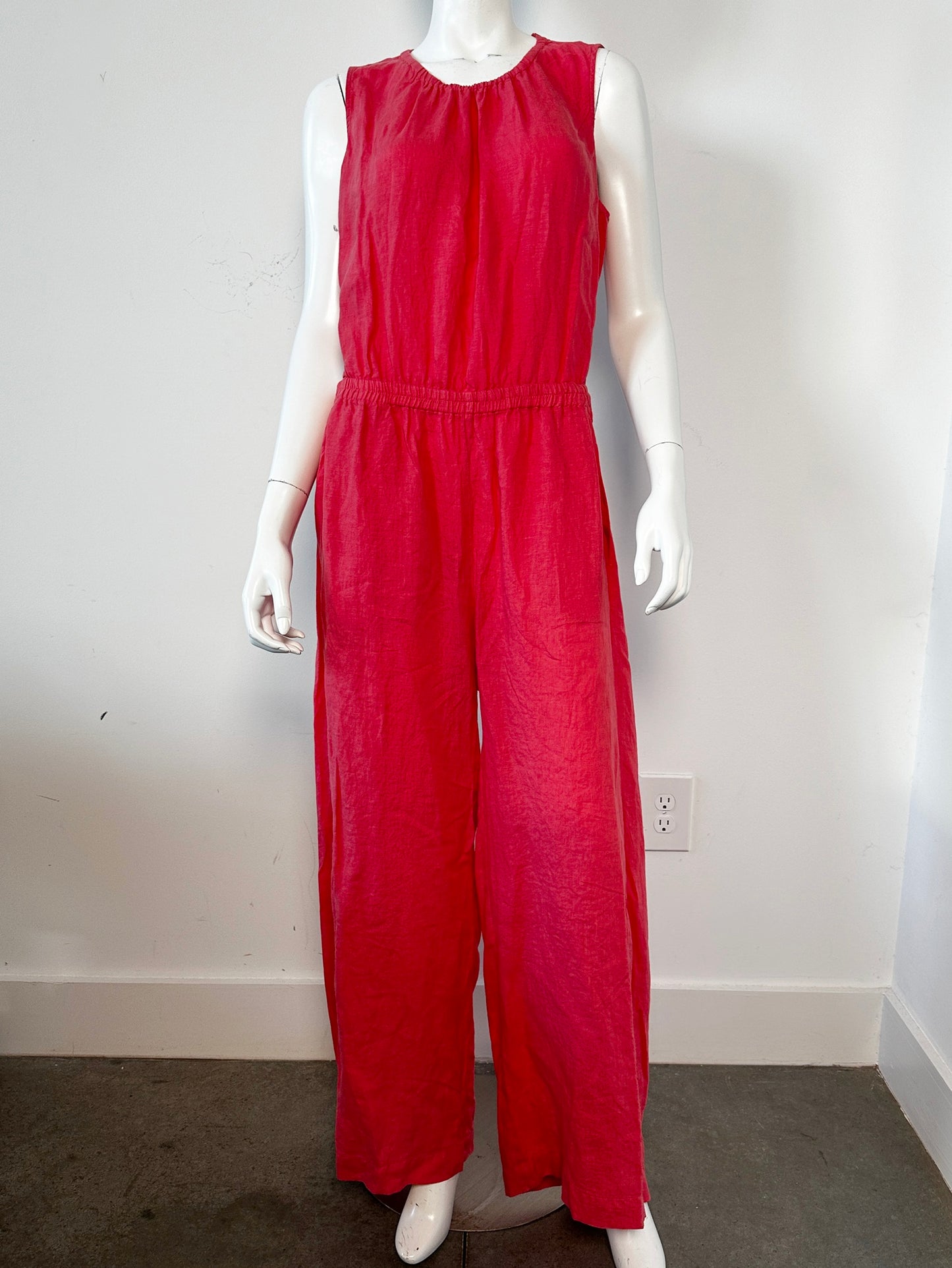 Vivi Open Back Jumpsuit Size Large NWT