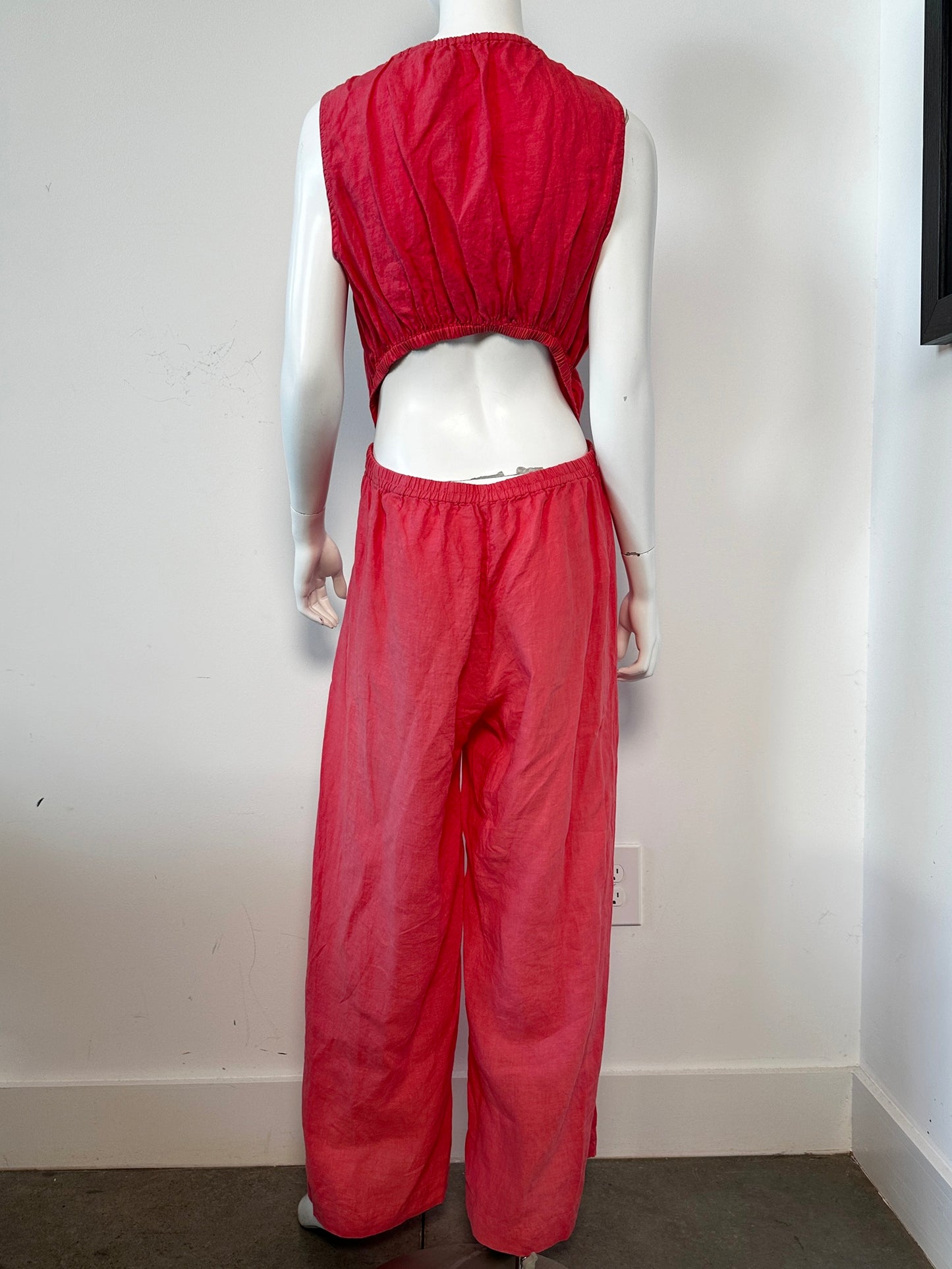 Vivi Open Back Jumpsuit Size Large NWT