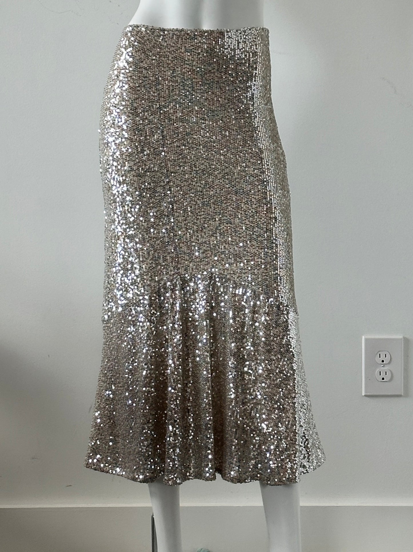 Suki Sequin Size 4 NWT