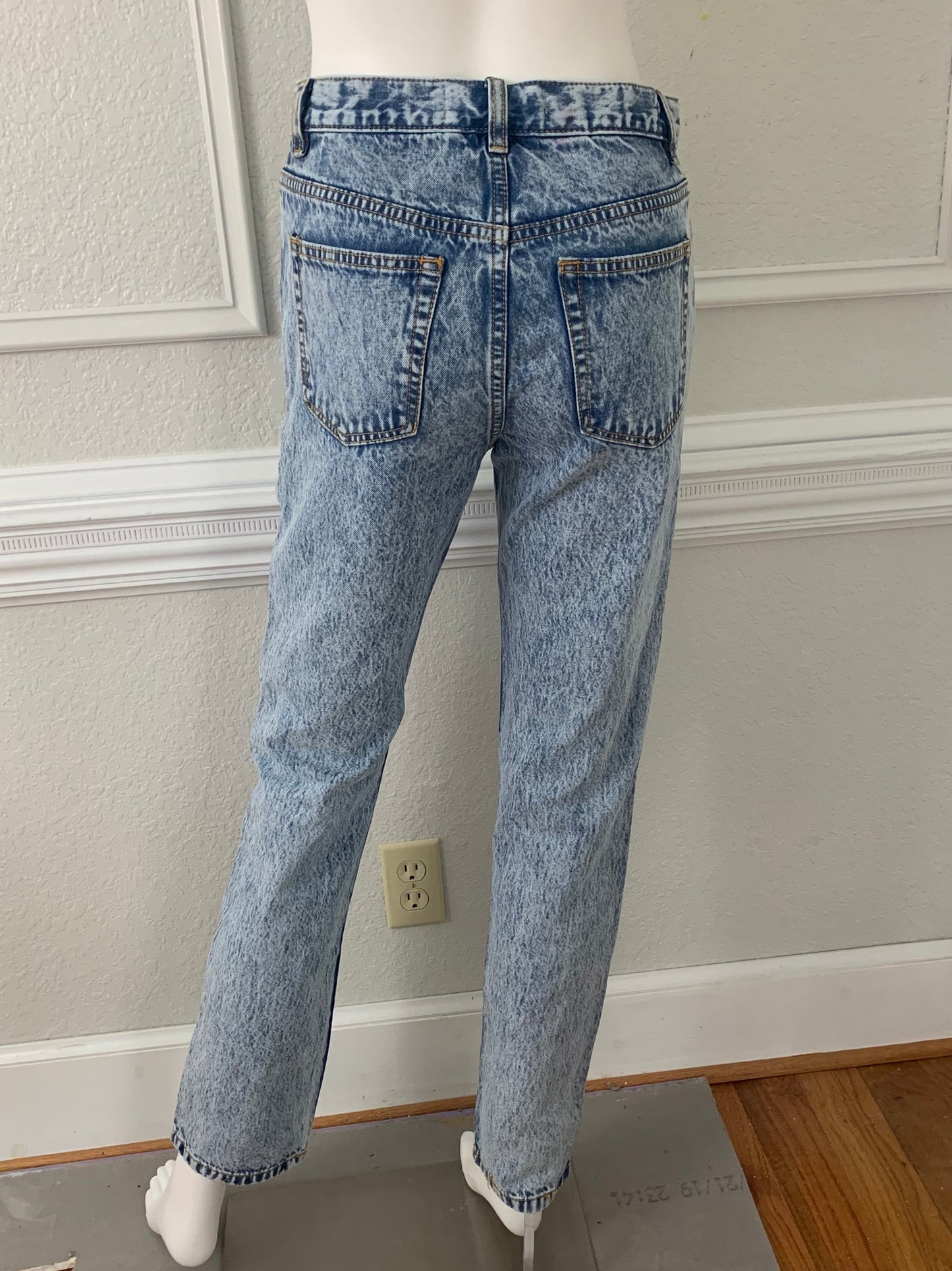 High Rise Straight Leg Jeans Size 25