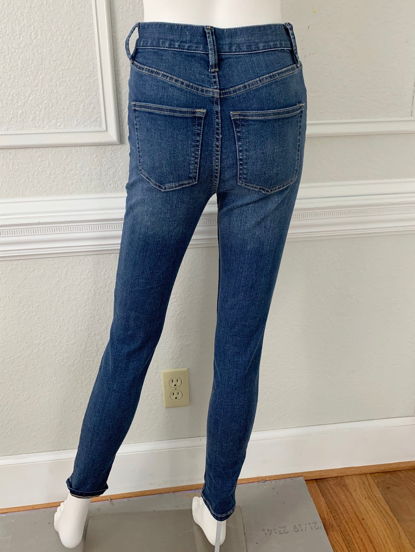 Ultra High Rise Skinny Jeans Size 25