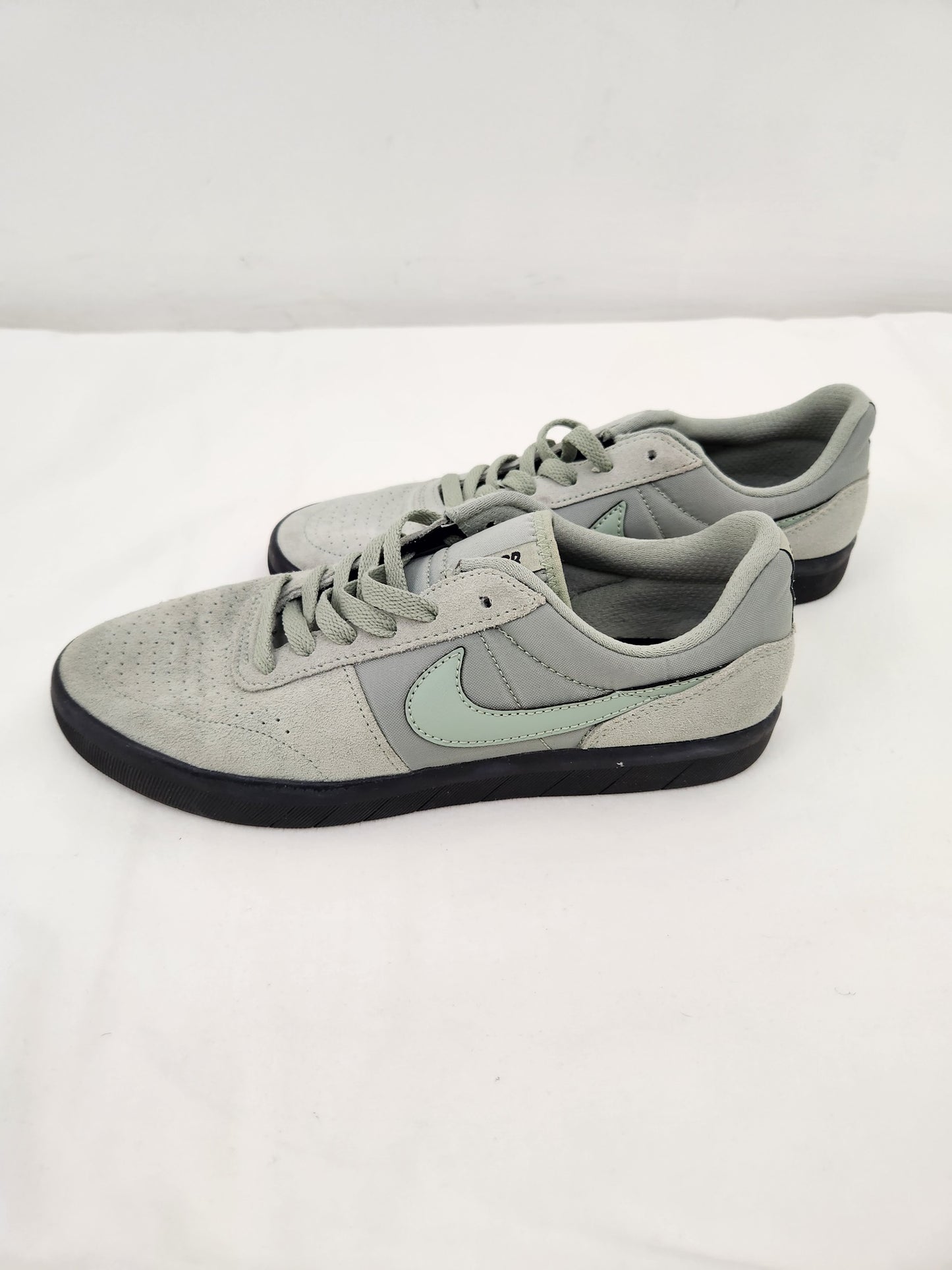 Sb Court Shoes Size 7