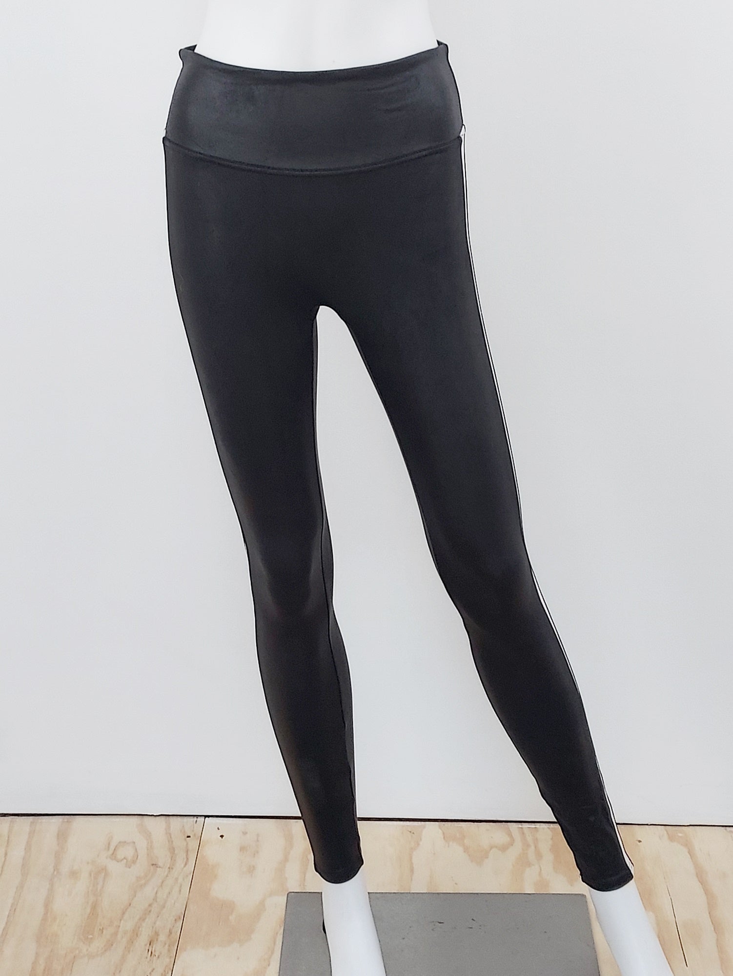 Spanx Faux Leather Side Stripe Leggings Womens Size XL Black White