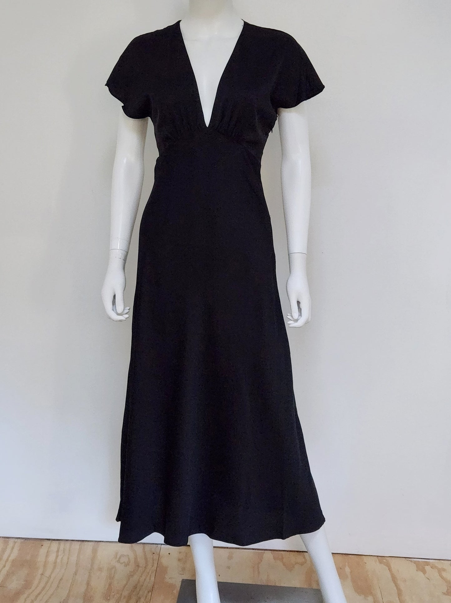 V Neck Midi Dress Size Small NWT